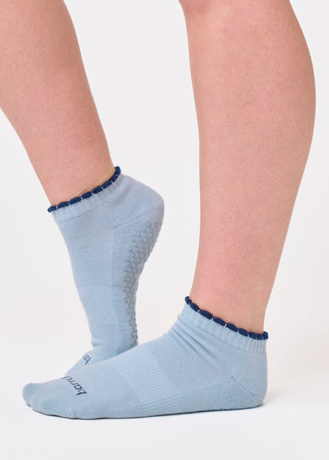 barre3 Scallop Ankle Grip Socks - Haze - barre3