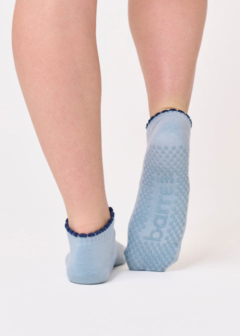 barre3 Scallop Ankle Grip Socks - Haze - barre3