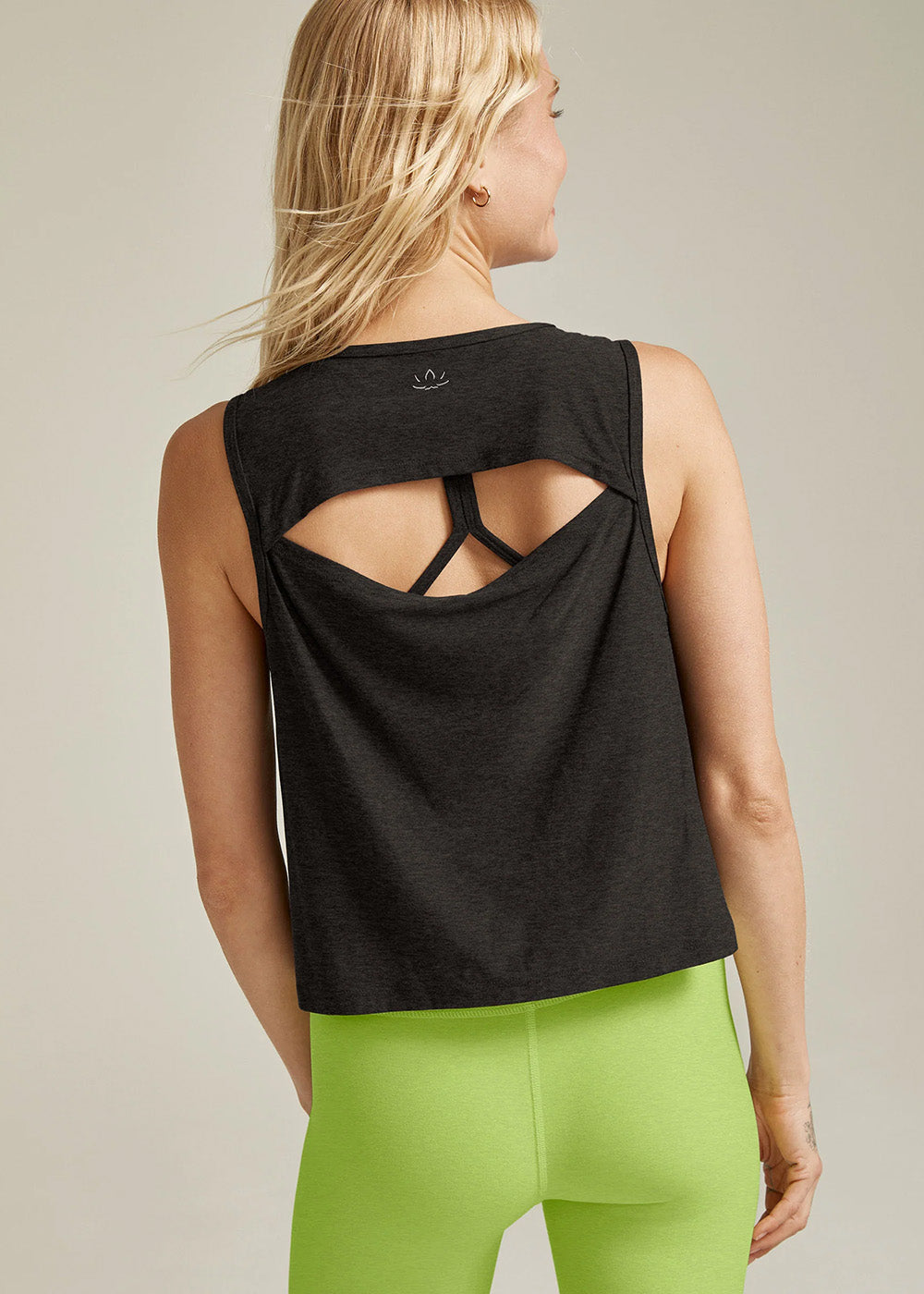 Beyond Yoga Featherweight New View Cropped Tank Darkest Night Barre3 1448